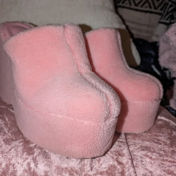 Pink Platform Fuzzy Slippers - Picture 1 of 5